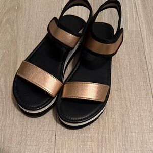 Elegant Black and Gold Women's Sandals